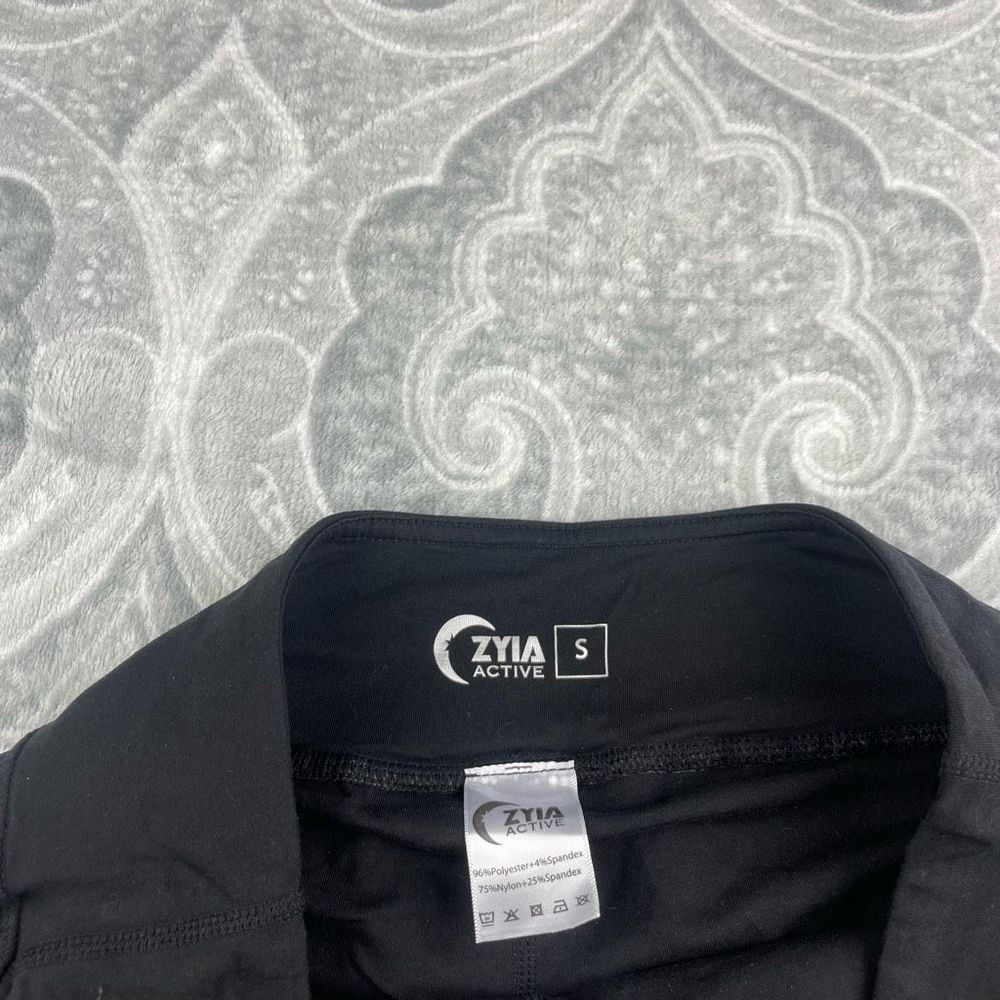 Womens Zyia Trainer Shorts - Picture 3 of 3